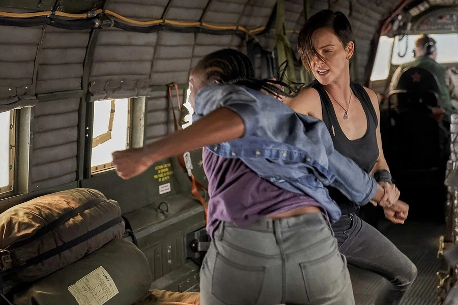theoldguard-charlie-kiki-fight-scenes-netflix