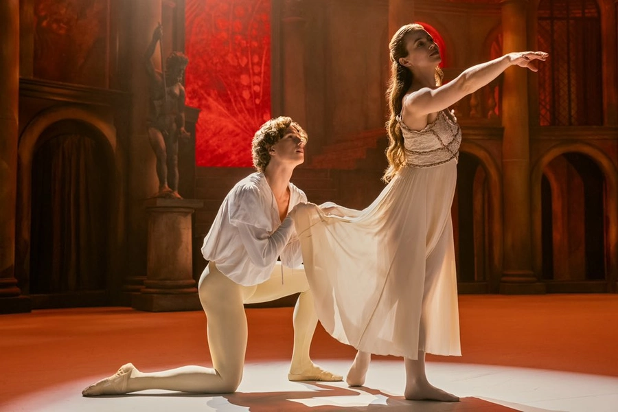 etoile-cast-teaches-you-french-streaming-now