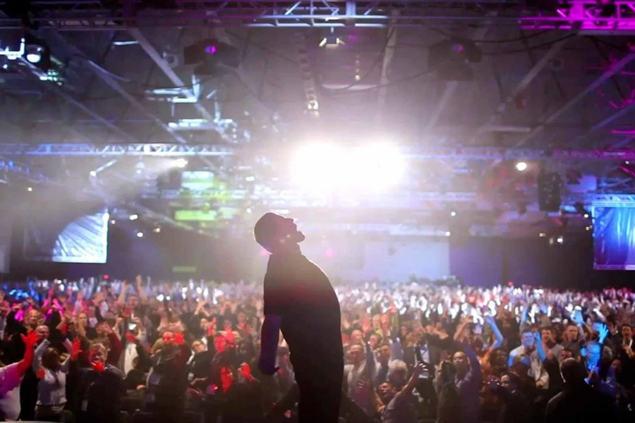 tony-robbins-i-am-not-your-guru