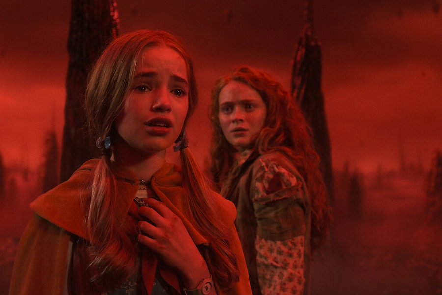 sadie-sink-maya-hawke-react