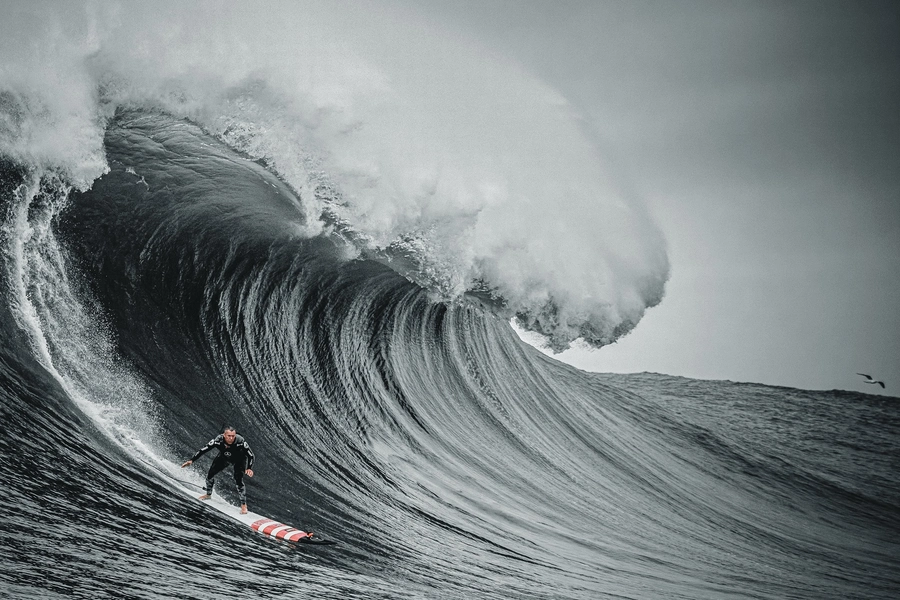 100-foot-wave-s3-streaming-now-max